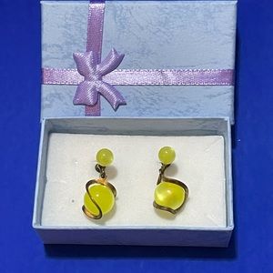 Truly Vintage Unique Gold with Yellow Beads Clip Earrings